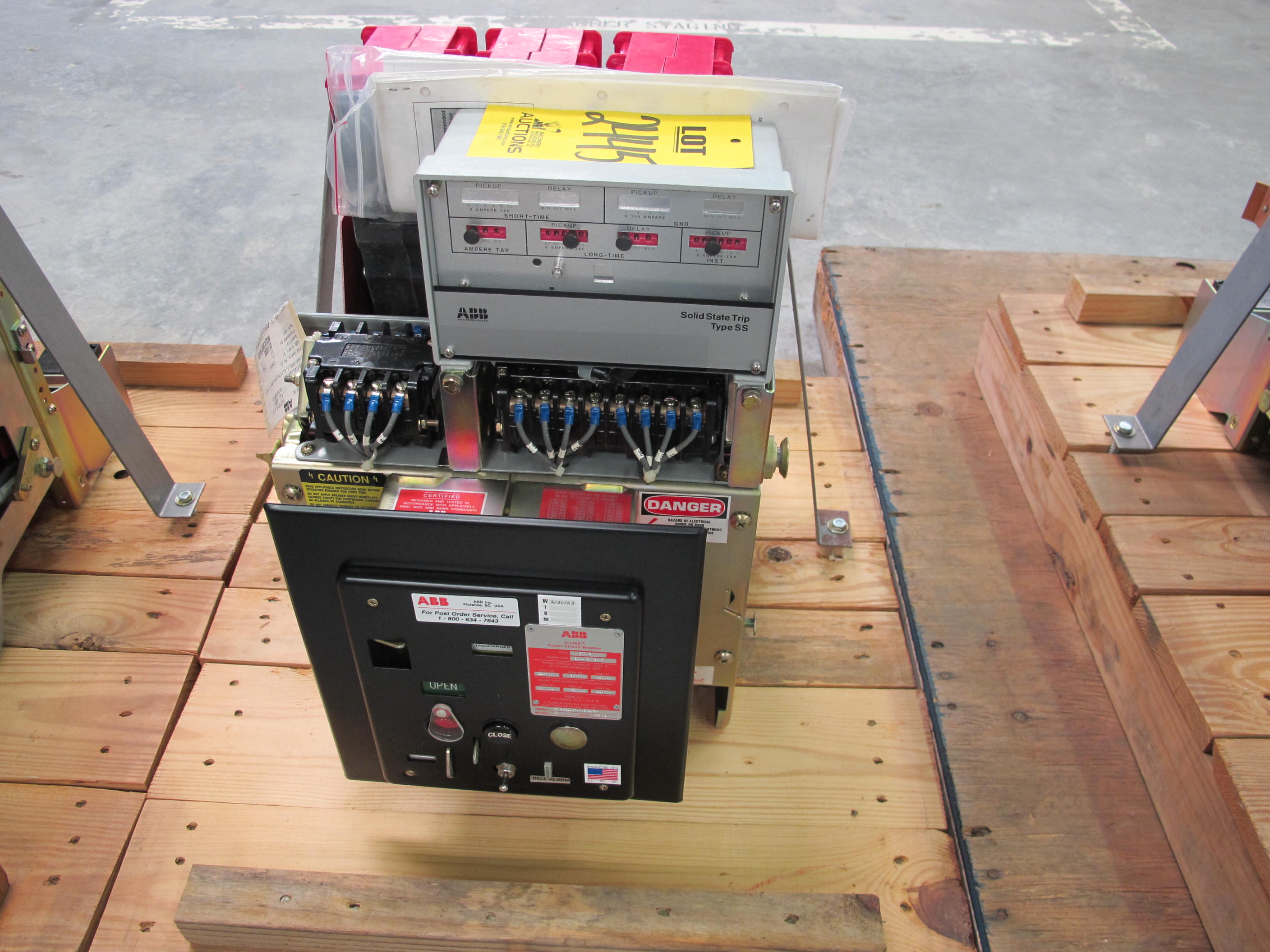 BREAKER, CIRCUIT TYPE, 250-600 AMP RATING, 240/480/600VAC VOLT RATING, 3 POLE, K600S KIND. ELECTRICALLY OPERATED CONSTRUCTION.WITH ALARM SWITCH (1R+1S CONTACT), OPERATION COUNTER, MANUAL TRIP PUSHBUTTON COVER, AND TEST REPORTS, PART NUMBER C1525-7773-132-07(00)(01)(18)(40) (43)(64) ***** COPE ITEM PC 91-02 ***** (W-44) LOADING & HANDLING FEE $15-